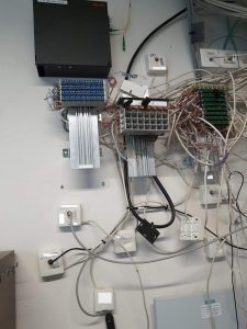 Installation baie de brassage informatique professionnelle