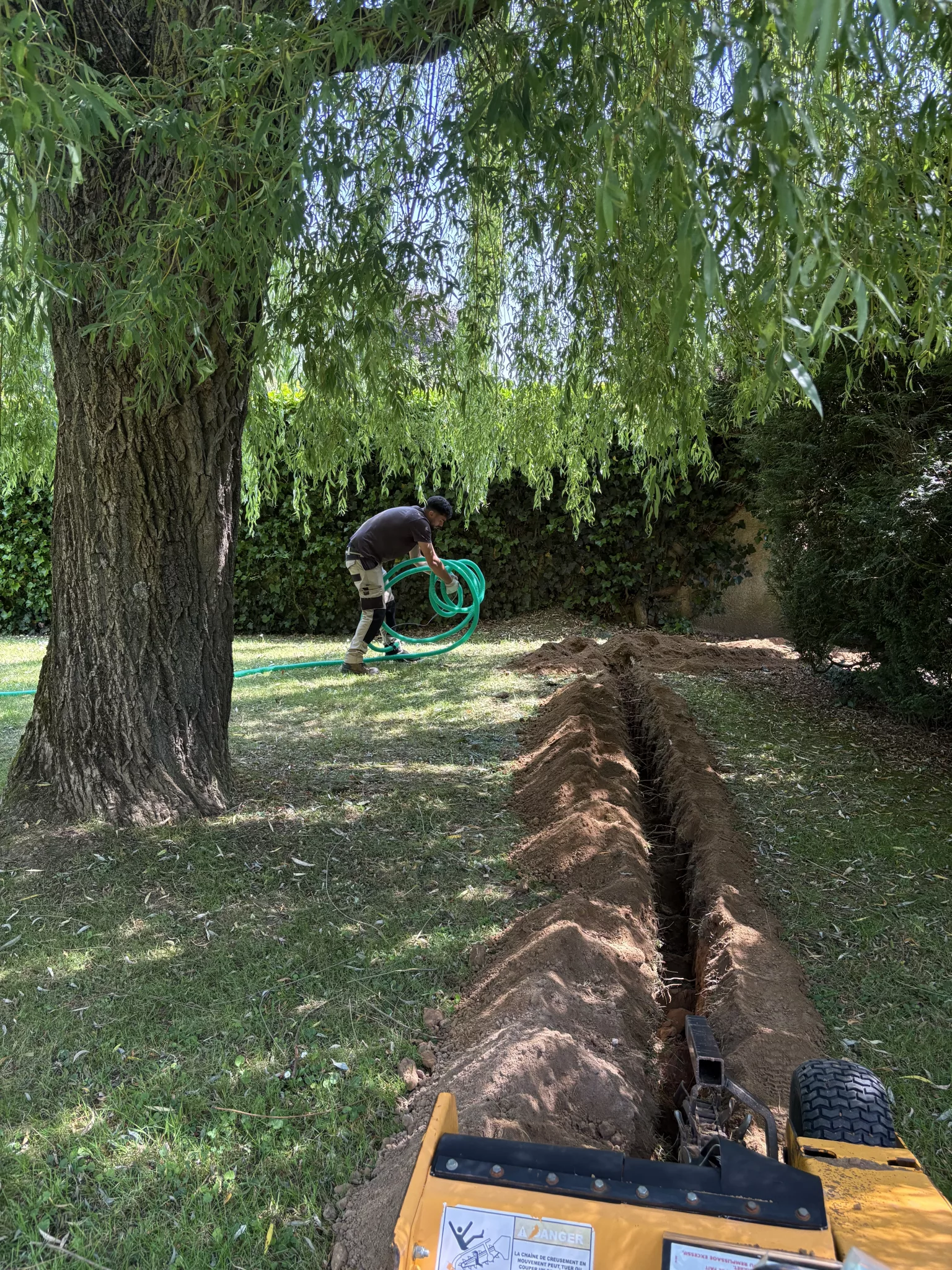 Installation Starlink sur toiture par installateur agréé officiellement FRINET TELECOM